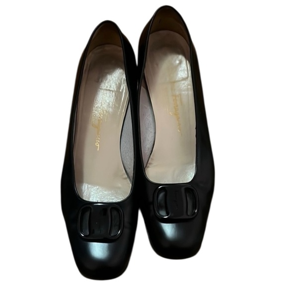 Salvatore Ferragamo Black Leather heels with Bow Detail - Picture 1 of 6